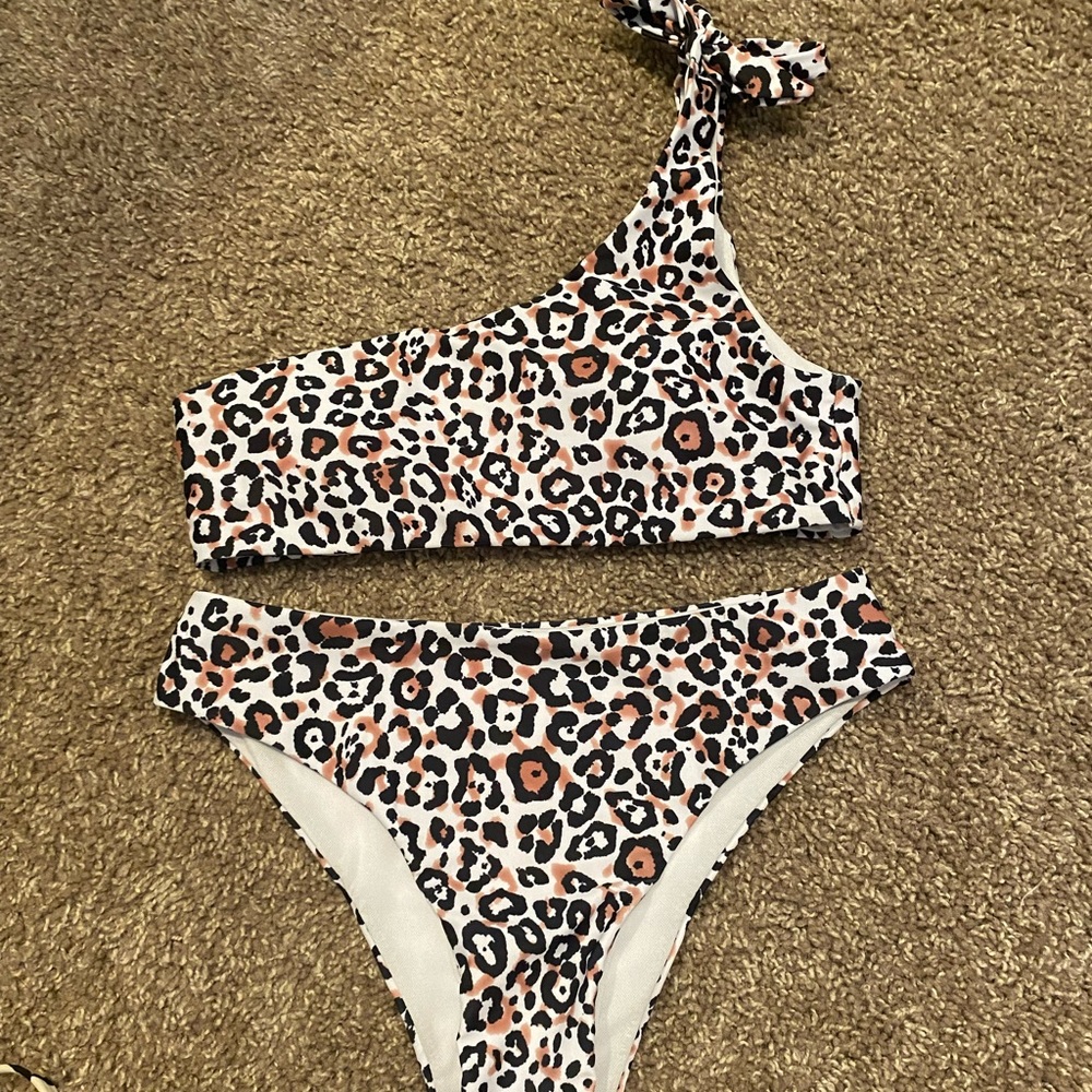 One shoulder bikini
